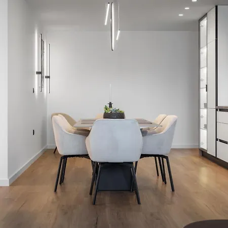 Stylish 1br With Balcony & Parking I Skyline By Flat Mаnаger Apartment *