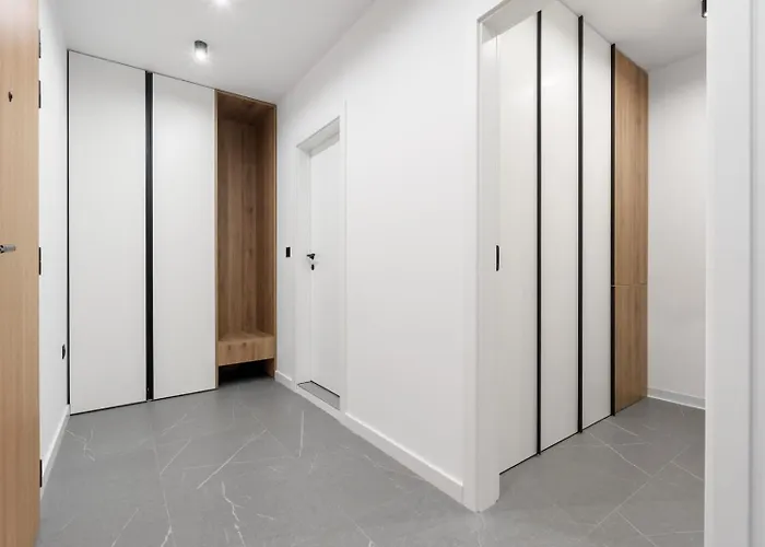 아파트 Stylish 1br With Balcony & Parking I Skyline By Flat Mаnаger 바르나