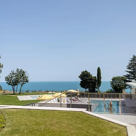 Stylish 1br With Sea View - Pool, & Parking I Skyline By Flat Mаnаger 아파트 바르나